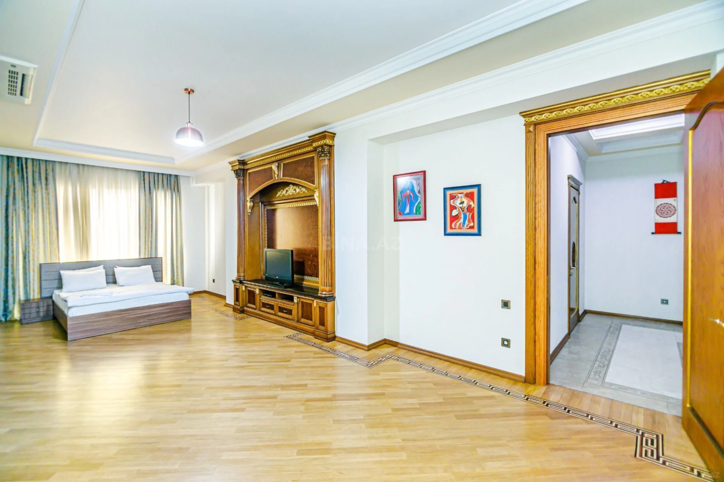 Satılır 5 otaqlı mənzil 270 m²
