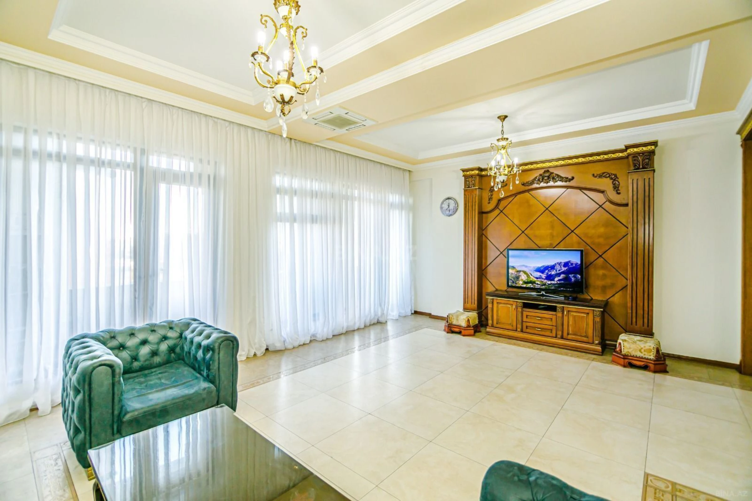 Satılır 5 otaqlı mənzil 270 m²