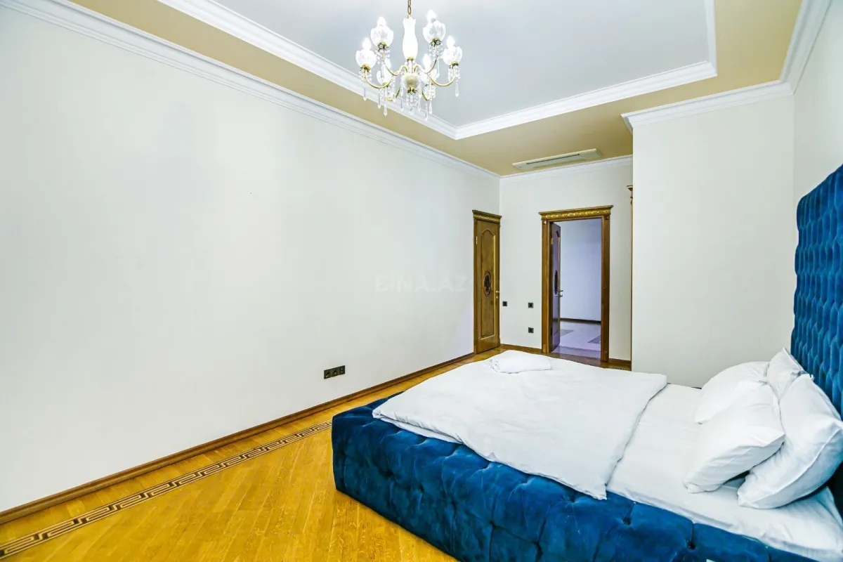 Satılır 5 otaqlı mənzil 270 m²