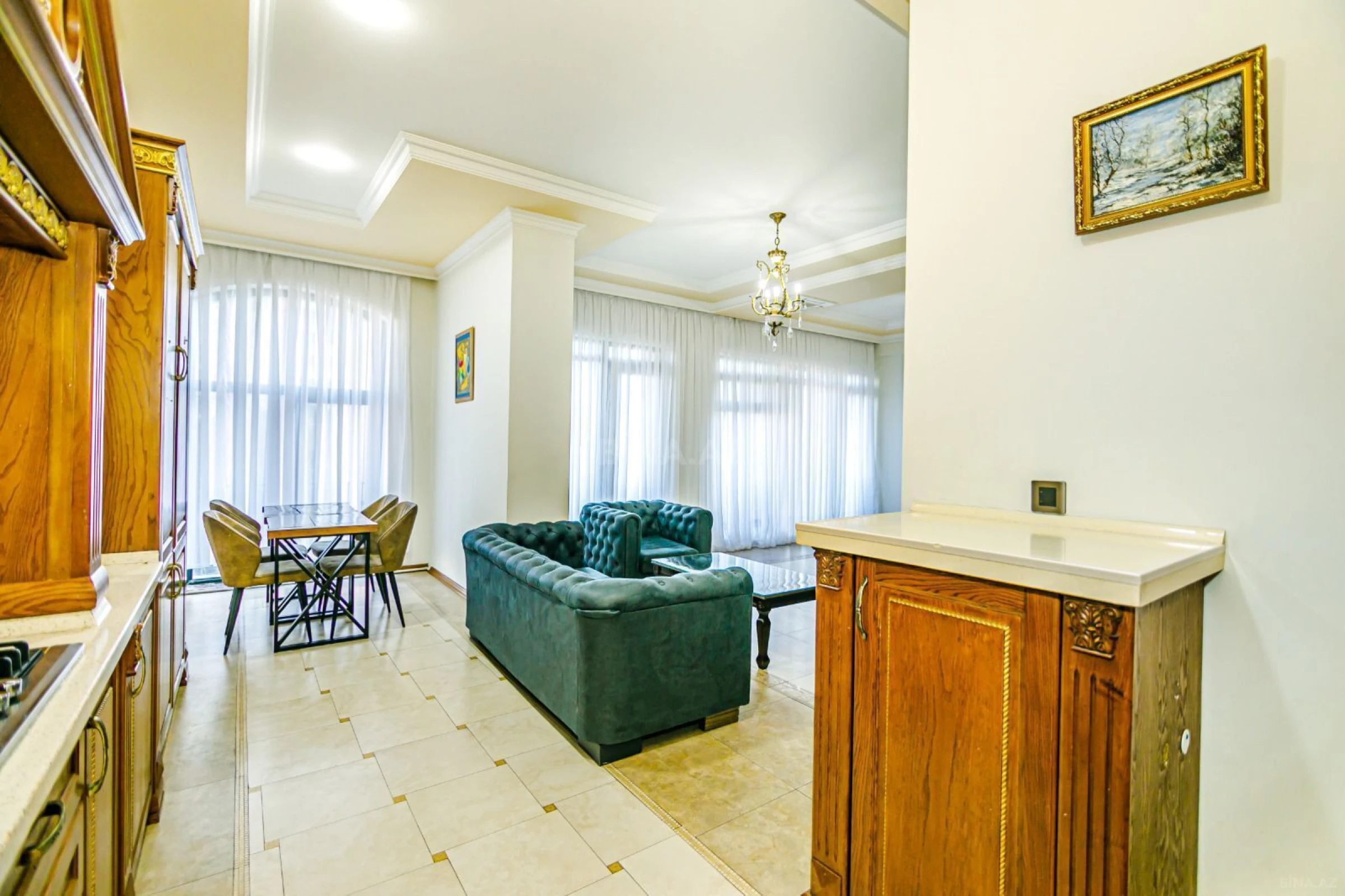 Satılır 5 otaqlı mənzil 270 m²