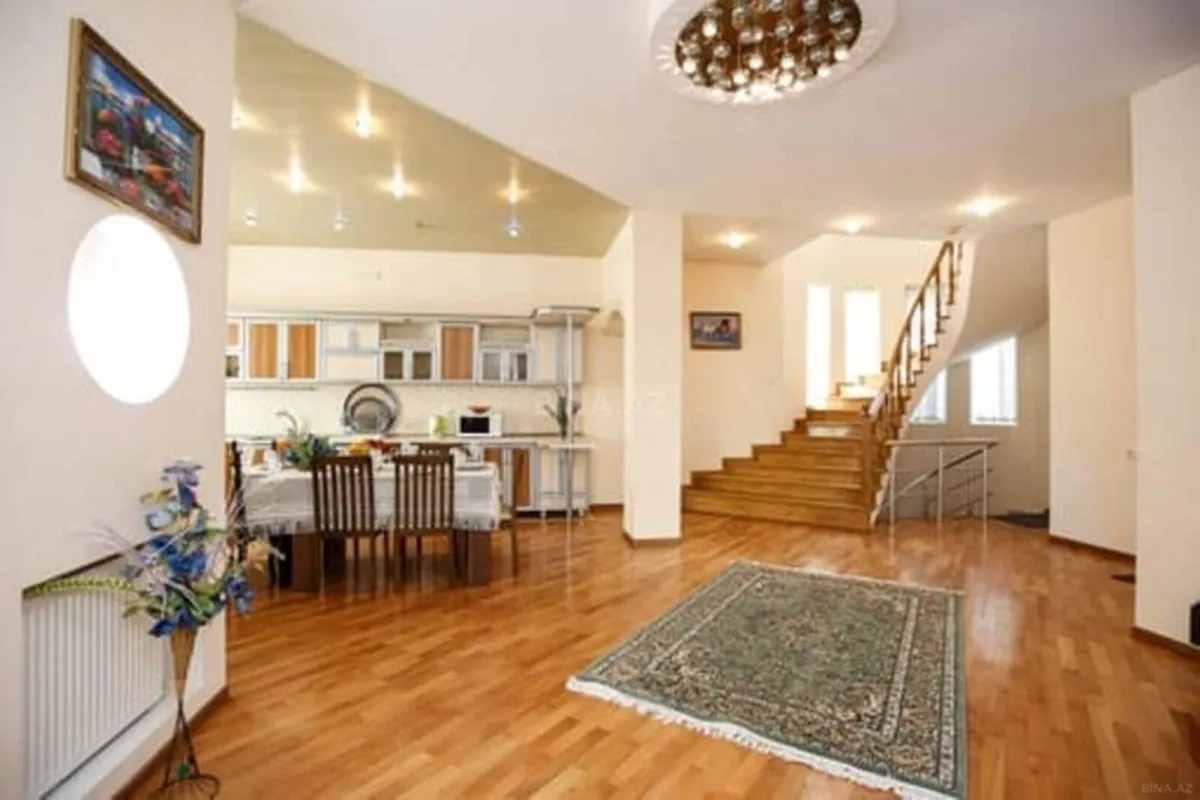 Satılır 8 otaqlı həyət evi 400 m²