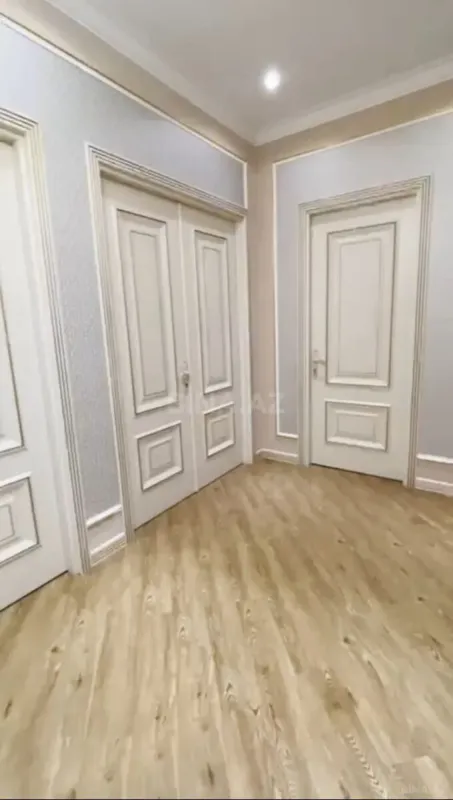 Satılır 3 otaqlı mənzil 148 m²