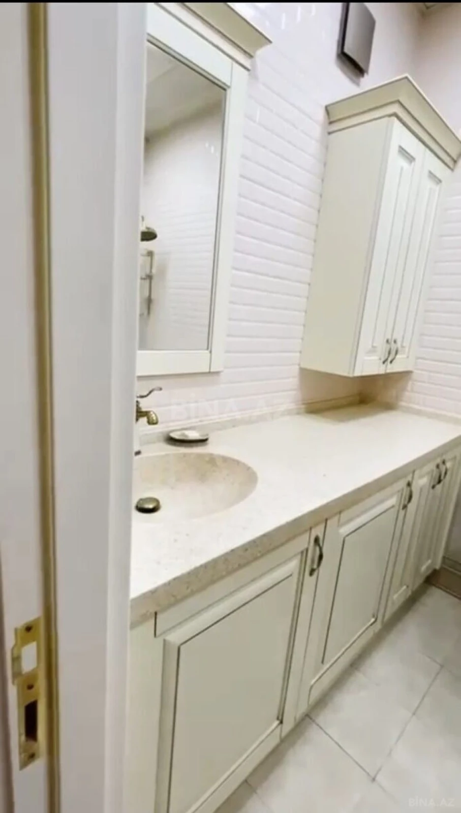 Satılır 3 otaqlı mənzil 148 m²