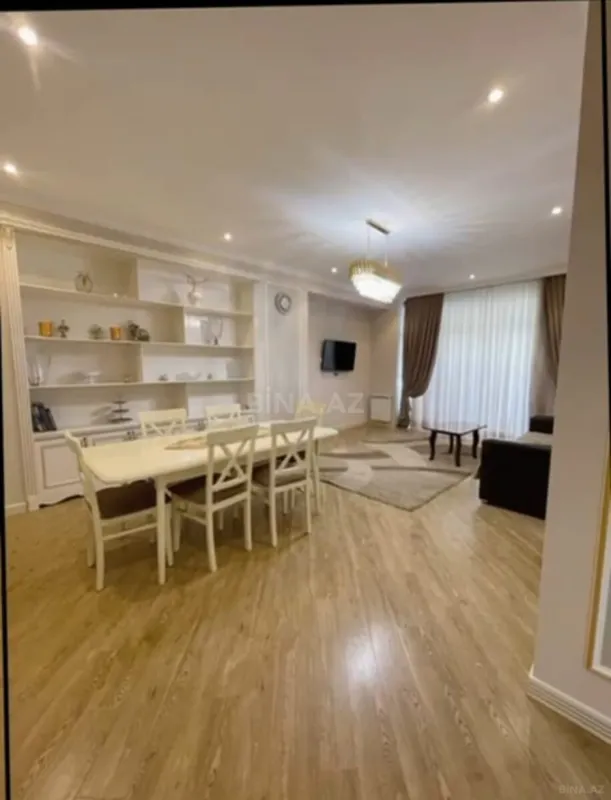 Satılır 3 otaqlı mənzil 148 m²