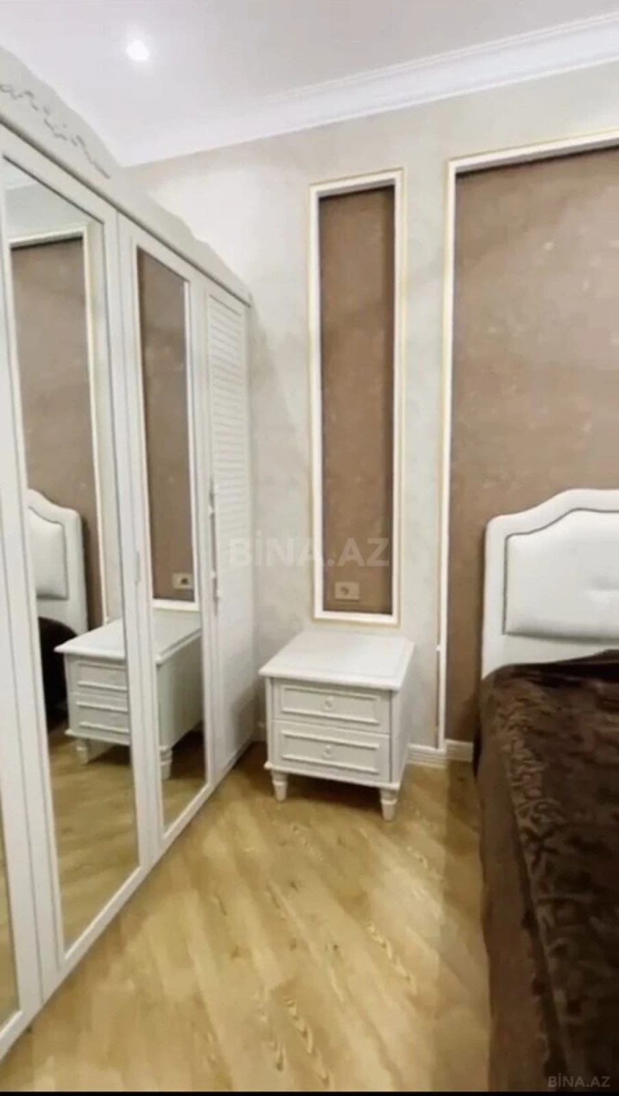 Satılır 3 otaqlı mənzil 148 m²