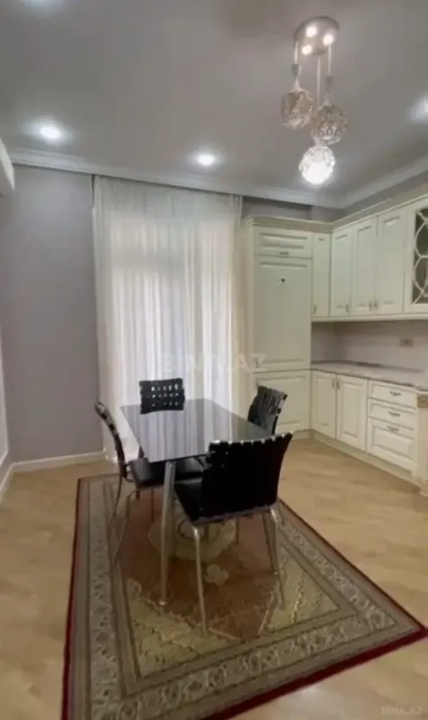 Satılır 3 otaqlı mənzil 148 m²
