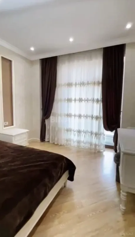 Satılır 3 otaqlı mənzil 148 m²