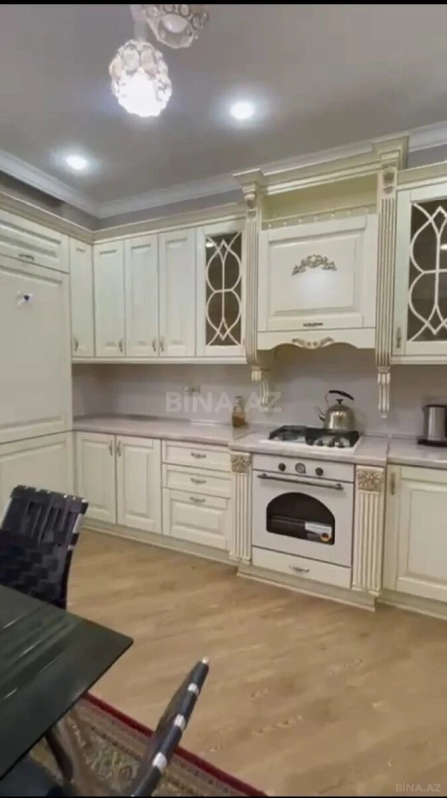 Satılır 3 otaqlı mənzil 148 m²