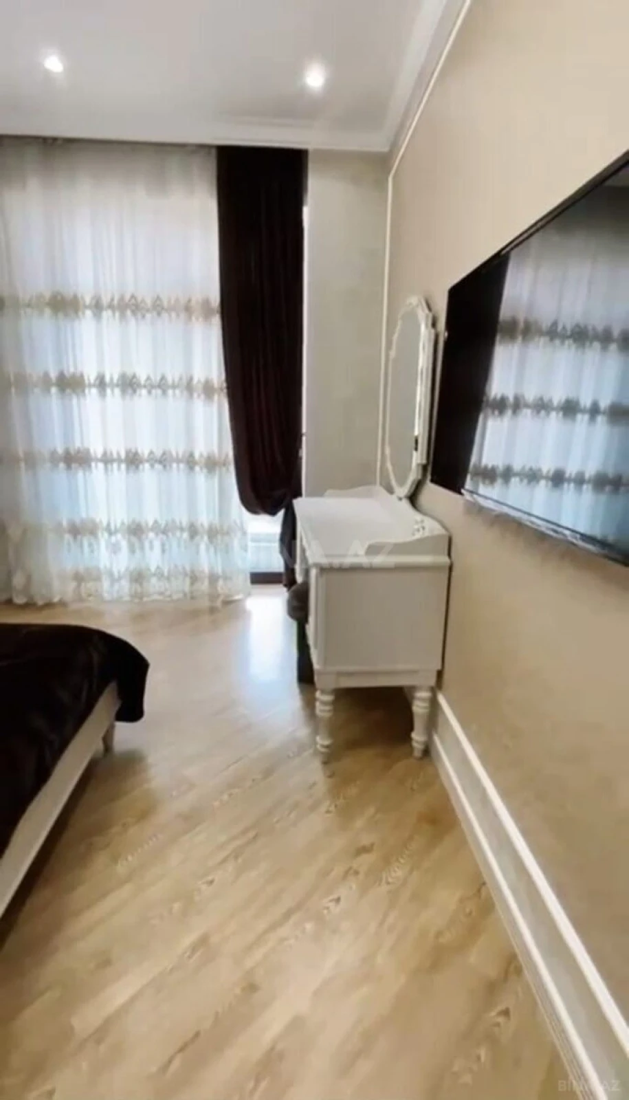 Satılır 3 otaqlı mənzil 148 m²