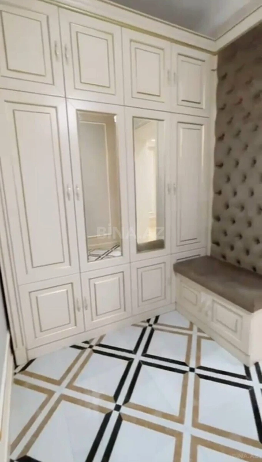 Satılır 3 otaqlı mənzil 148 m²