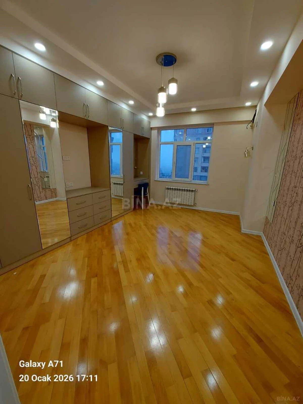 Satılır 3 otaqlı mənzil 113 m²