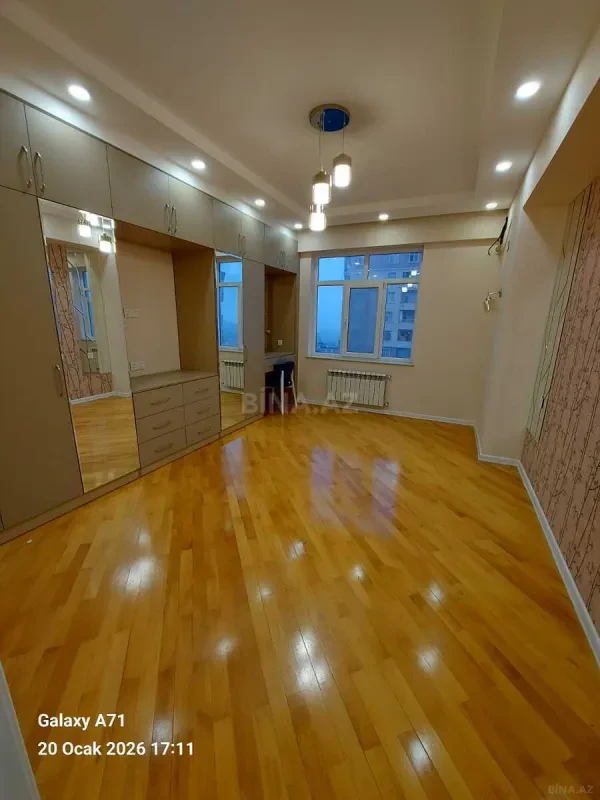 Satılır 3 otaqlı mənzil 113 m²