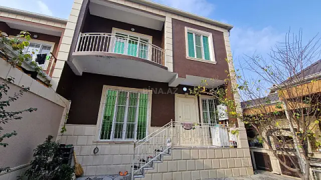 Satılır 4 otaqlı həyət evi 180 m²