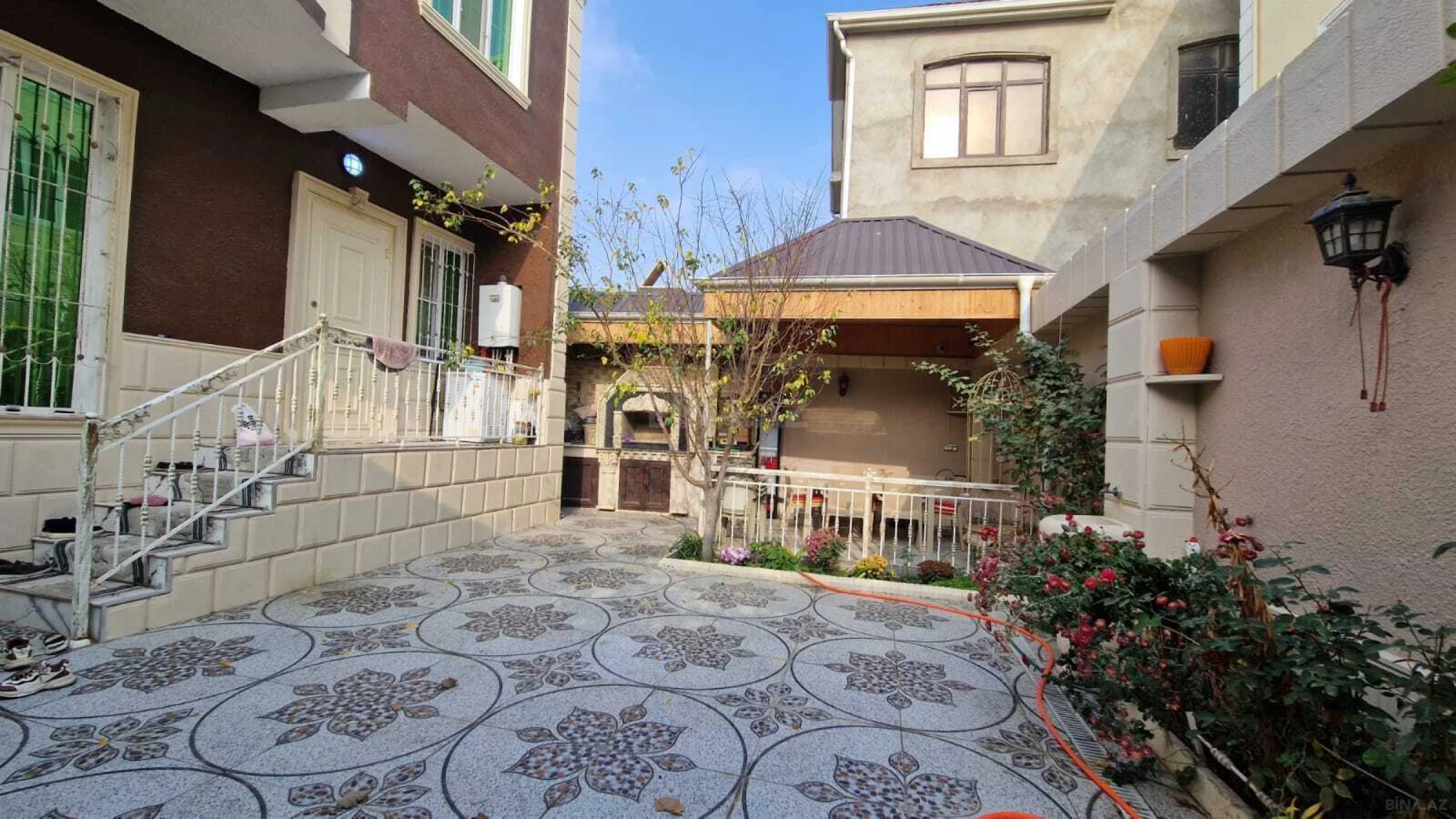 Satılır 4 otaqlı həyət evi 180 m²