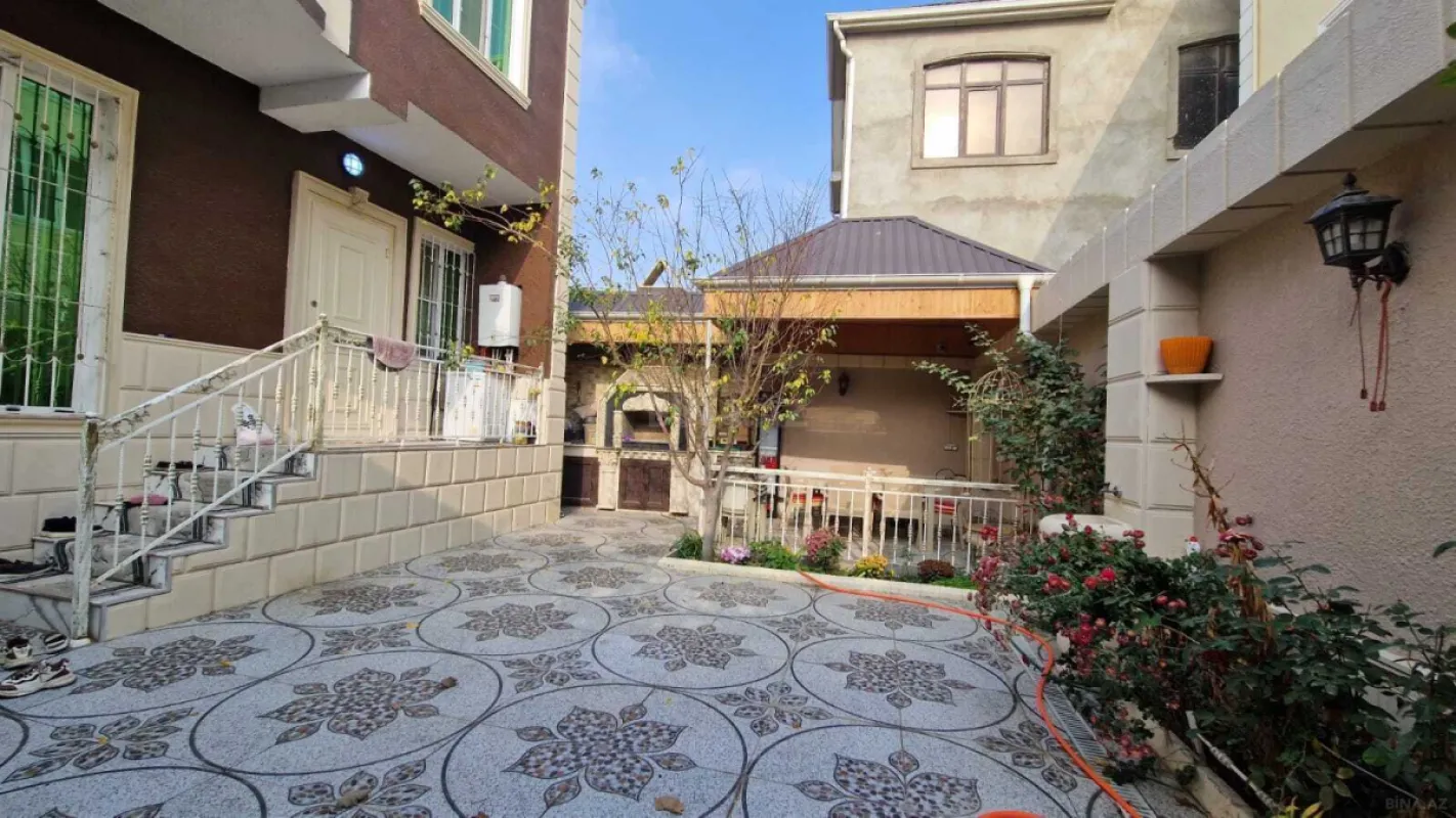 Satılır 4 otaqlı həyət evi 180 m²