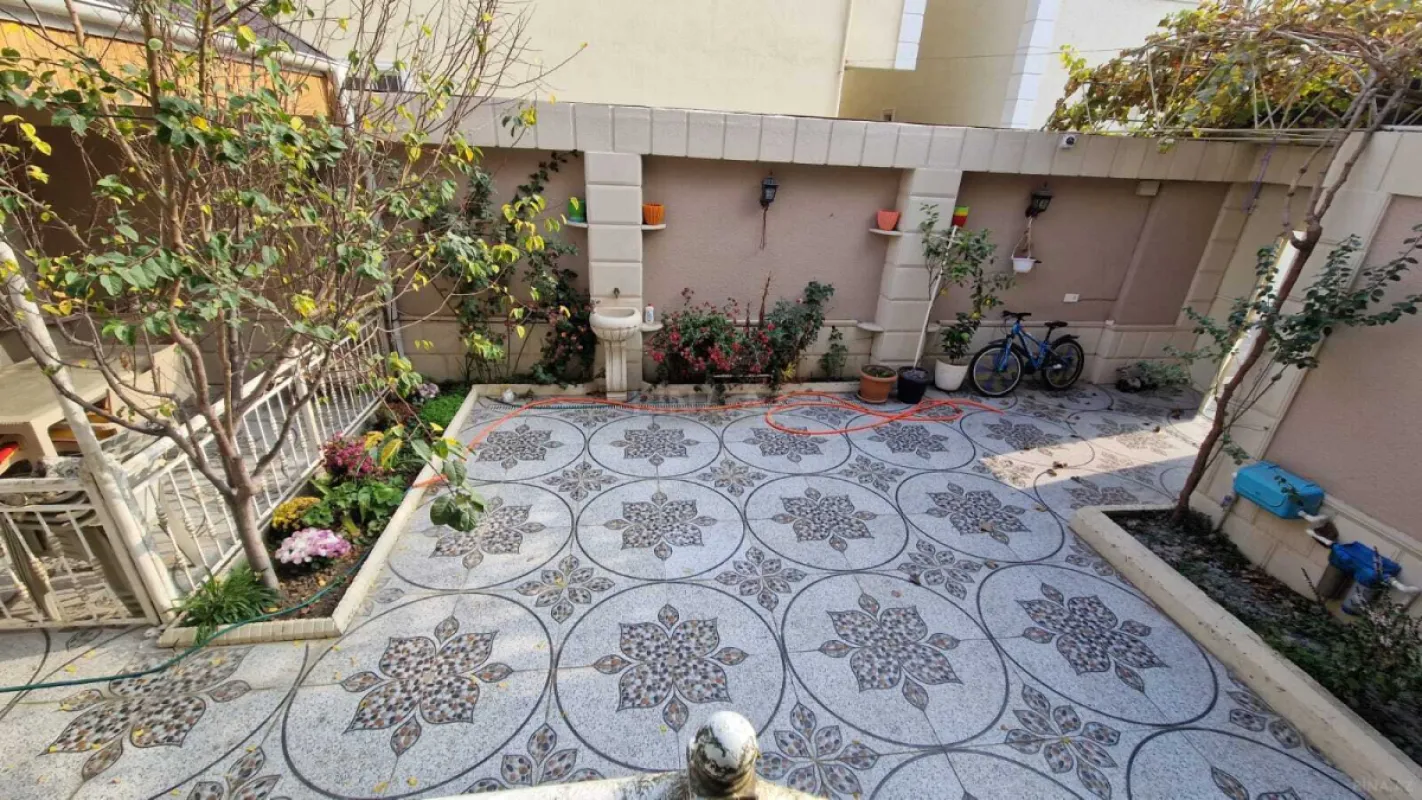 Satılır 4 otaqlı həyət evi 180 m²