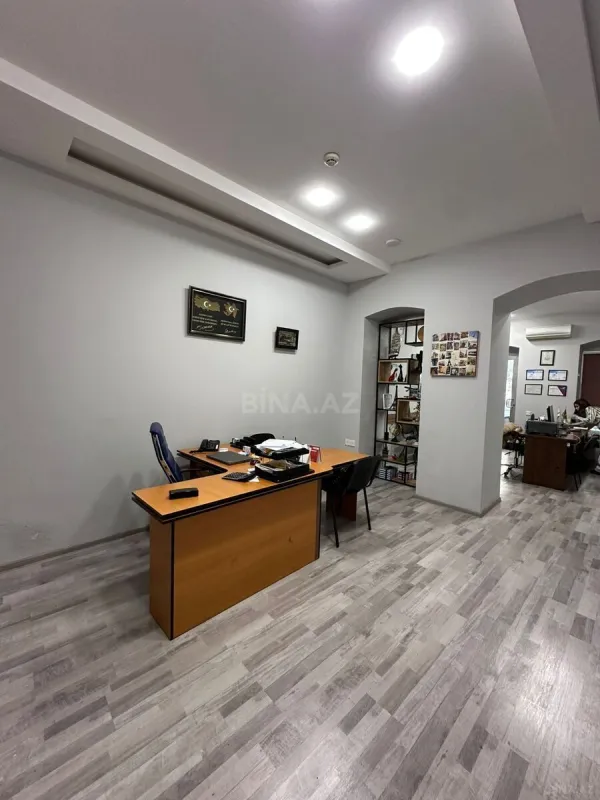 Satılır 2 otaqlı ofis 40 m²