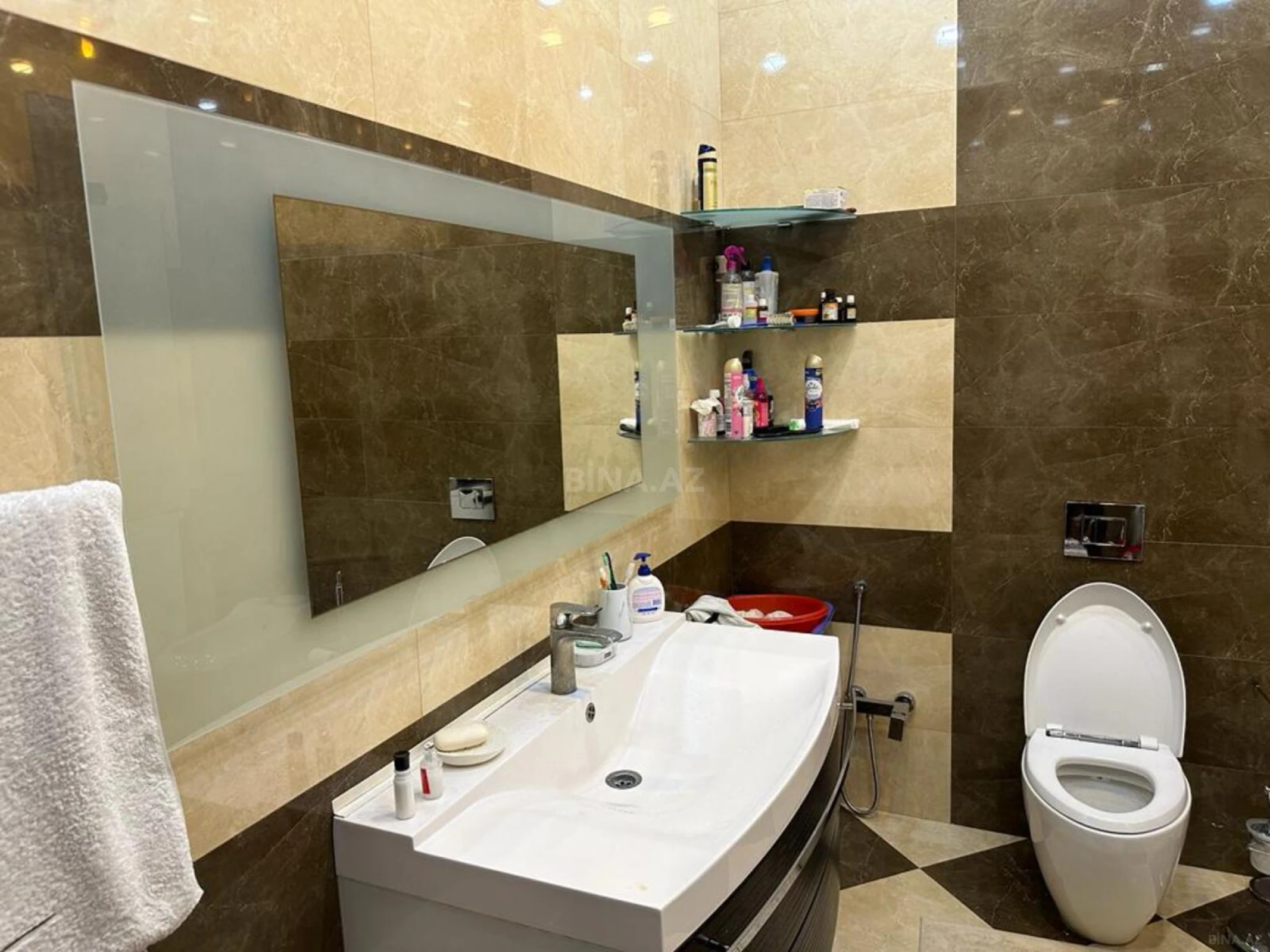 Satılır 4 otaqlı mənzil 176 m²