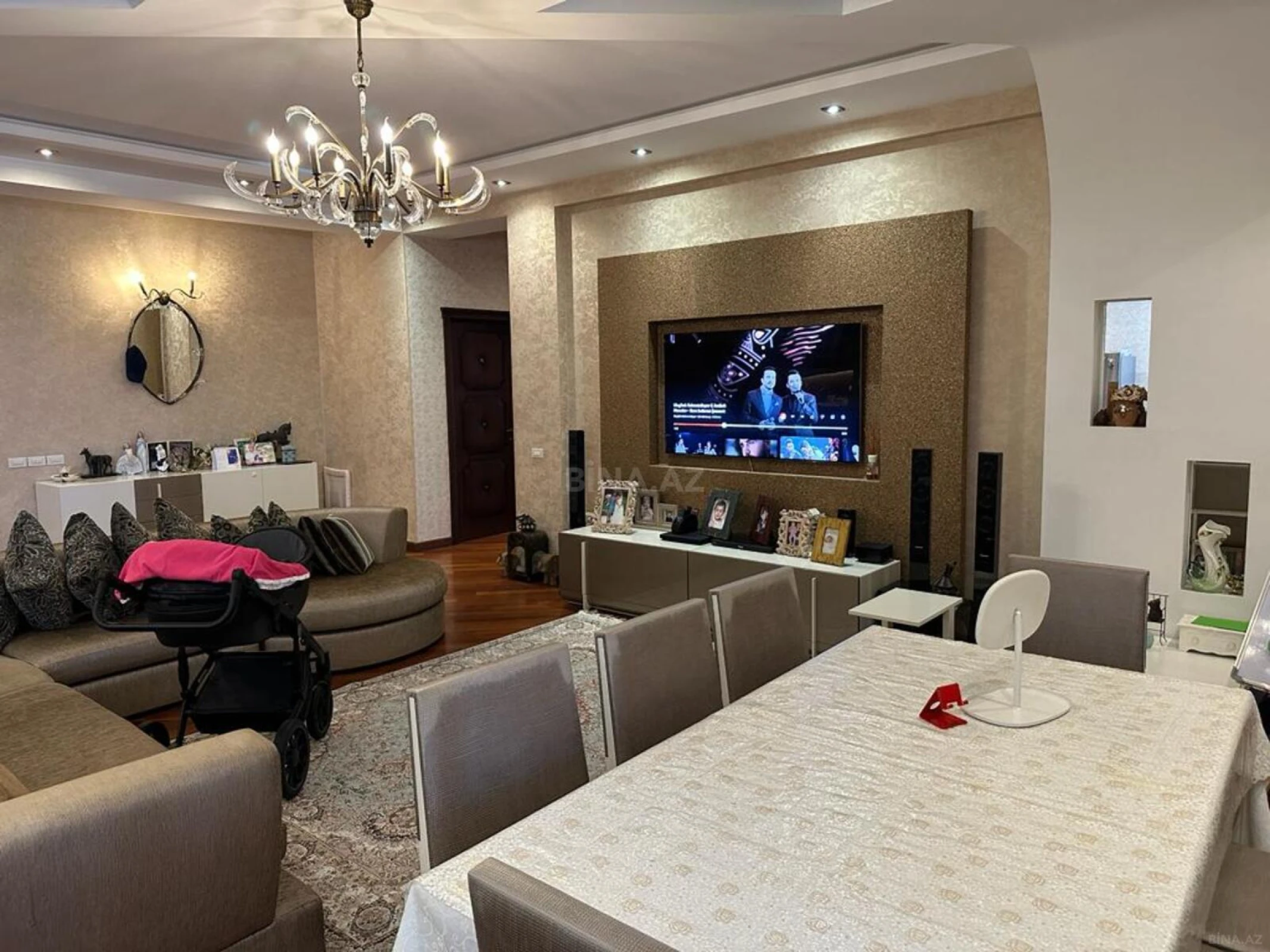 Satılır 4 otaqlı mənzil 176 m²