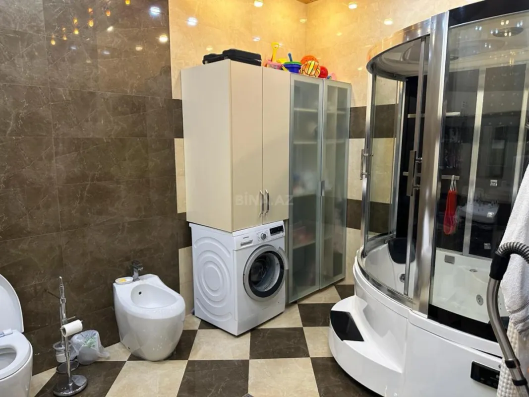 Satılır 4 otaqlı mənzil 176 m²