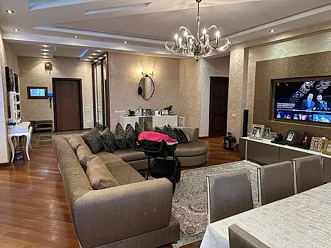 Satılır 4 otaqlı mənzil 176 m²