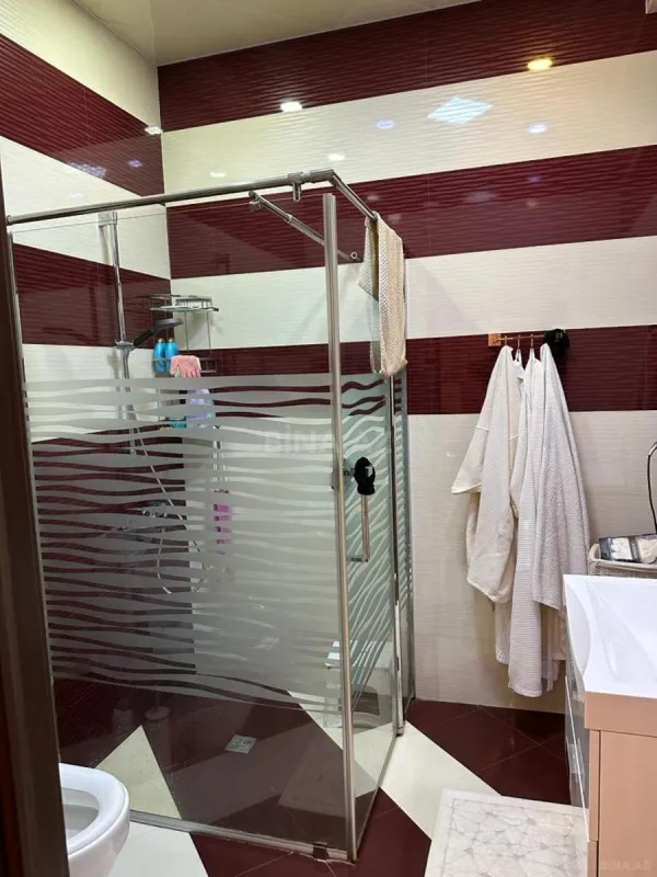 Satılır 4 otaqlı mənzil 176 m²