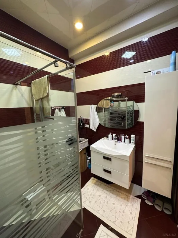 Satılır 4 otaqlı mənzil 176 m²