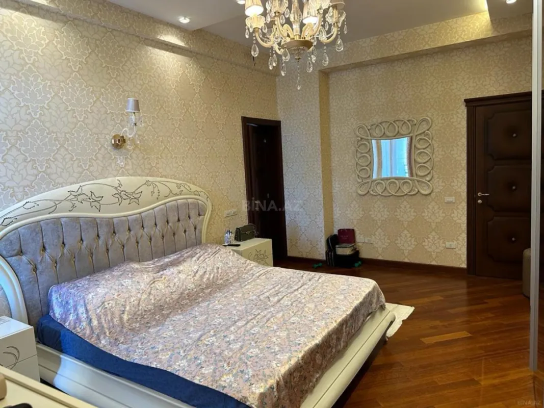 Satılır 4 otaqlı mənzil 176 m²