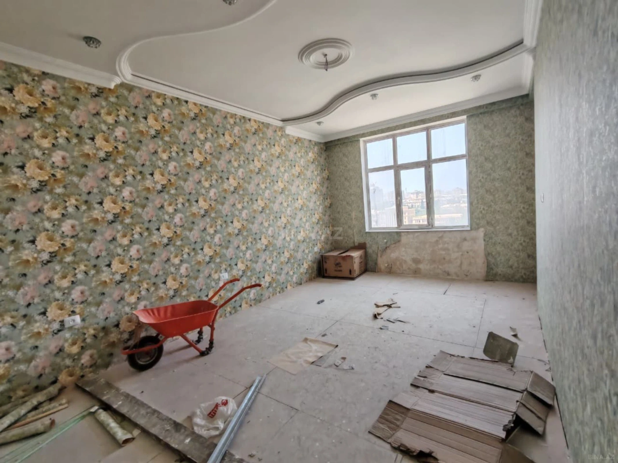 Satılır 4 otaqlı mənzil 176 m²