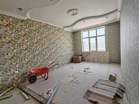 Satılır 4 otaqlı mənzil 176 m²