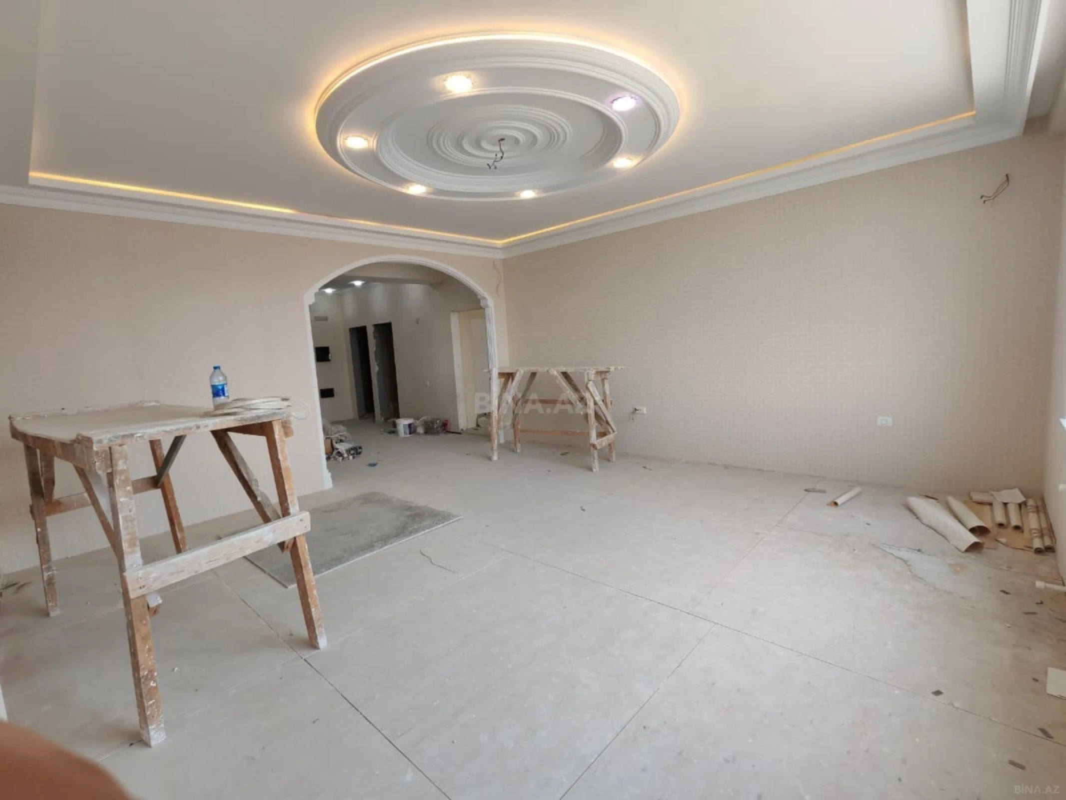 Satılır 4 otaqlı mənzil 176 m²