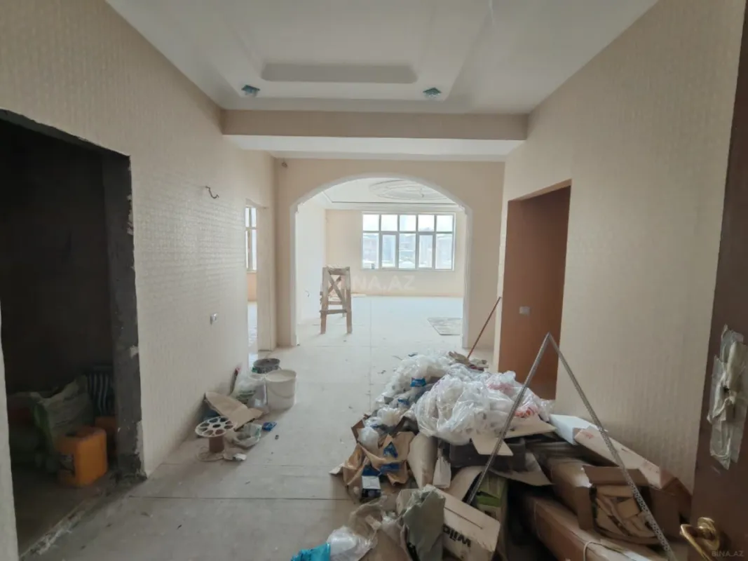 Satılır 4 otaqlı mənzil 176 m²