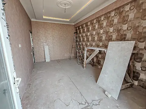 Satılır 4 otaqlı mənzil 176 m²