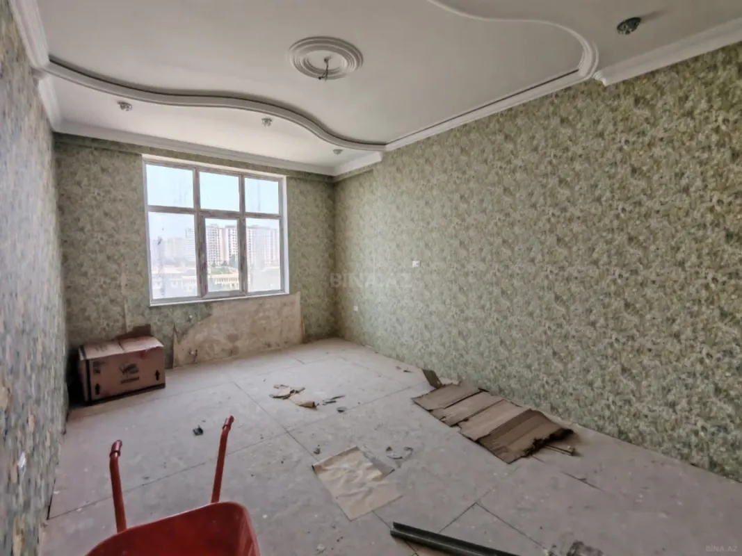 Satılır 4 otaqlı mənzil 176 m²