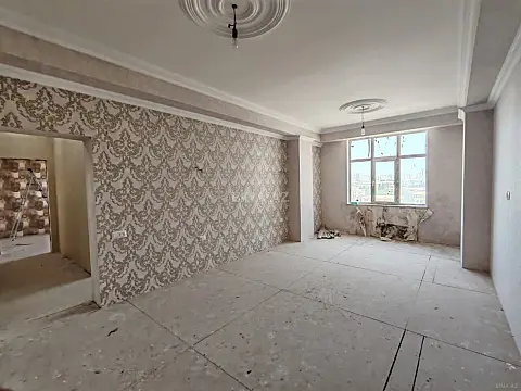 Satılır 4 otaqlı mənzil 176 m²