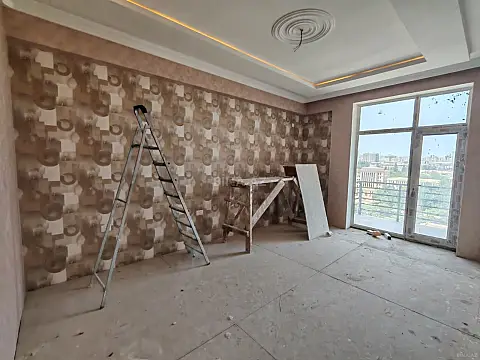 Satılır 4 otaqlı mənzil 176 m²
