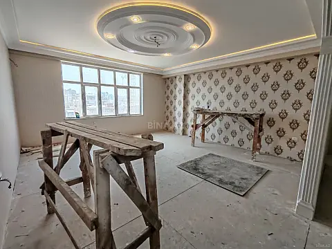 Satılır 4 otaqlı mənzil 176 m²