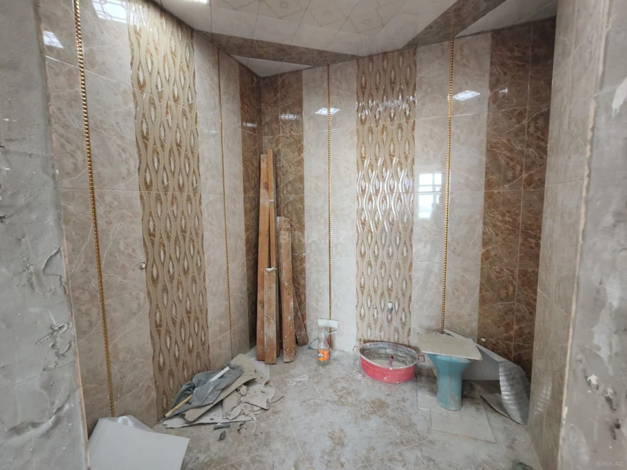 Satılır 4 otaqlı mənzil 176 m²