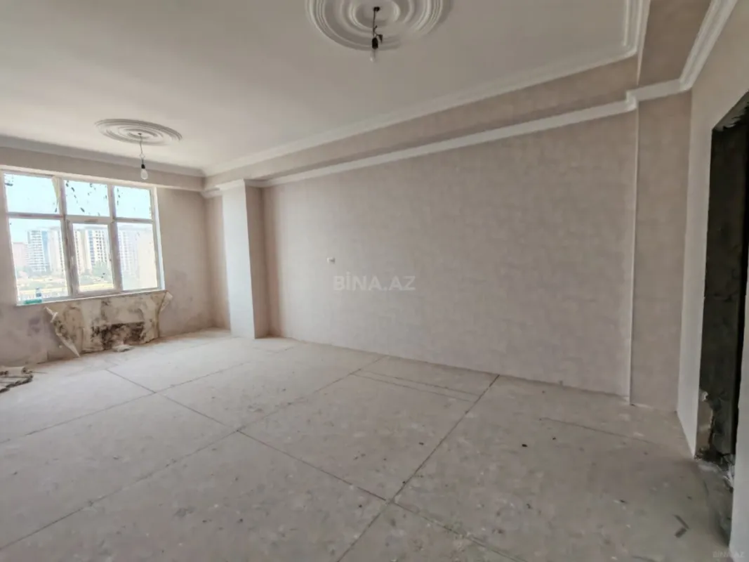 Satılır 4 otaqlı mənzil 176 m²