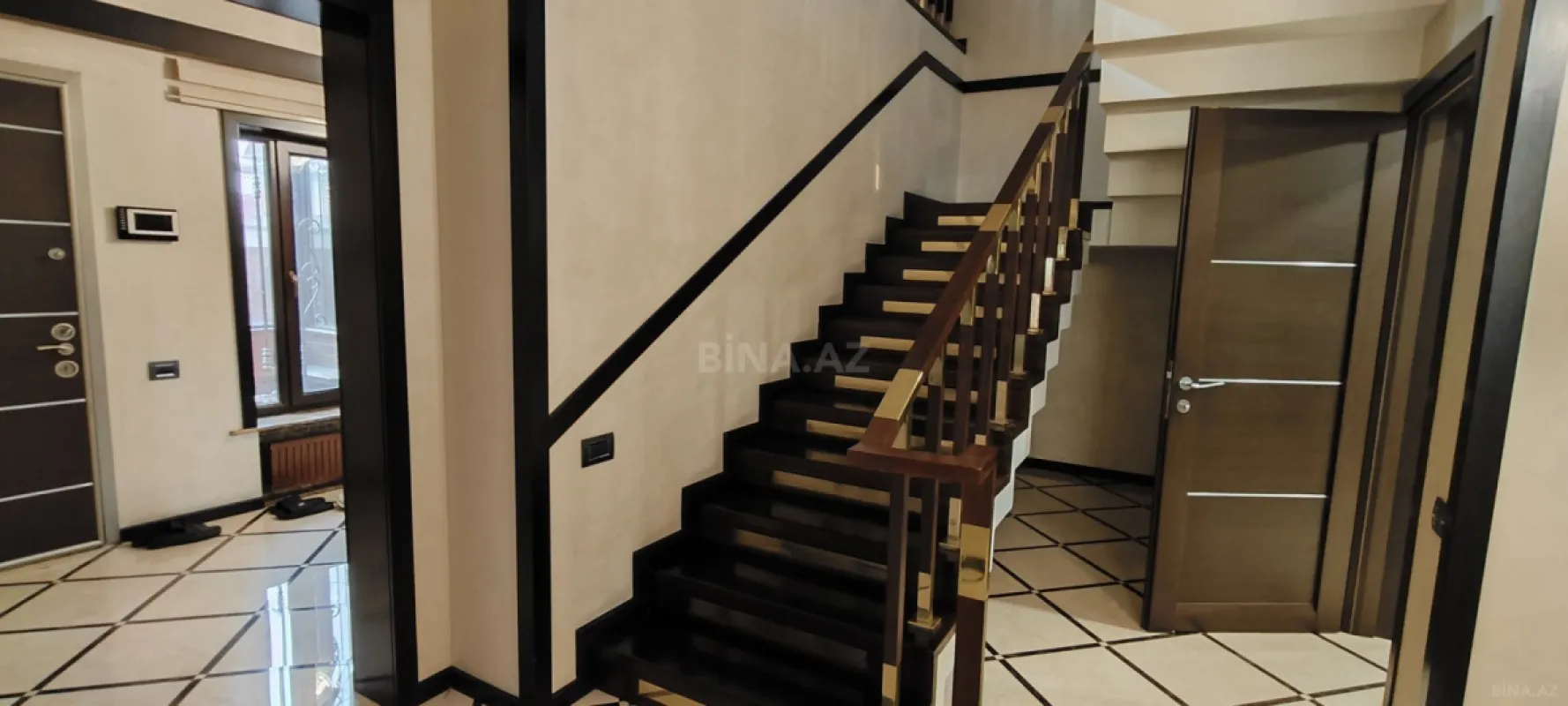 Kirayə verilir 6 otaqlı həyət evi 250 m²