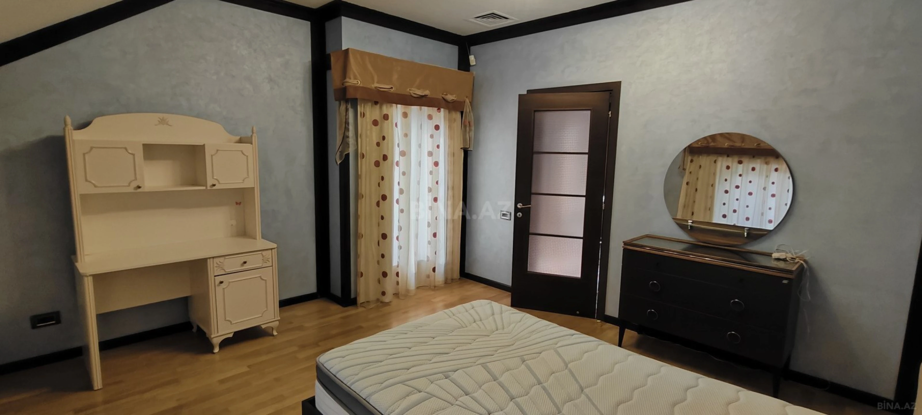 Kirayə verilir 6 otaqlı həyət evi 250 m²