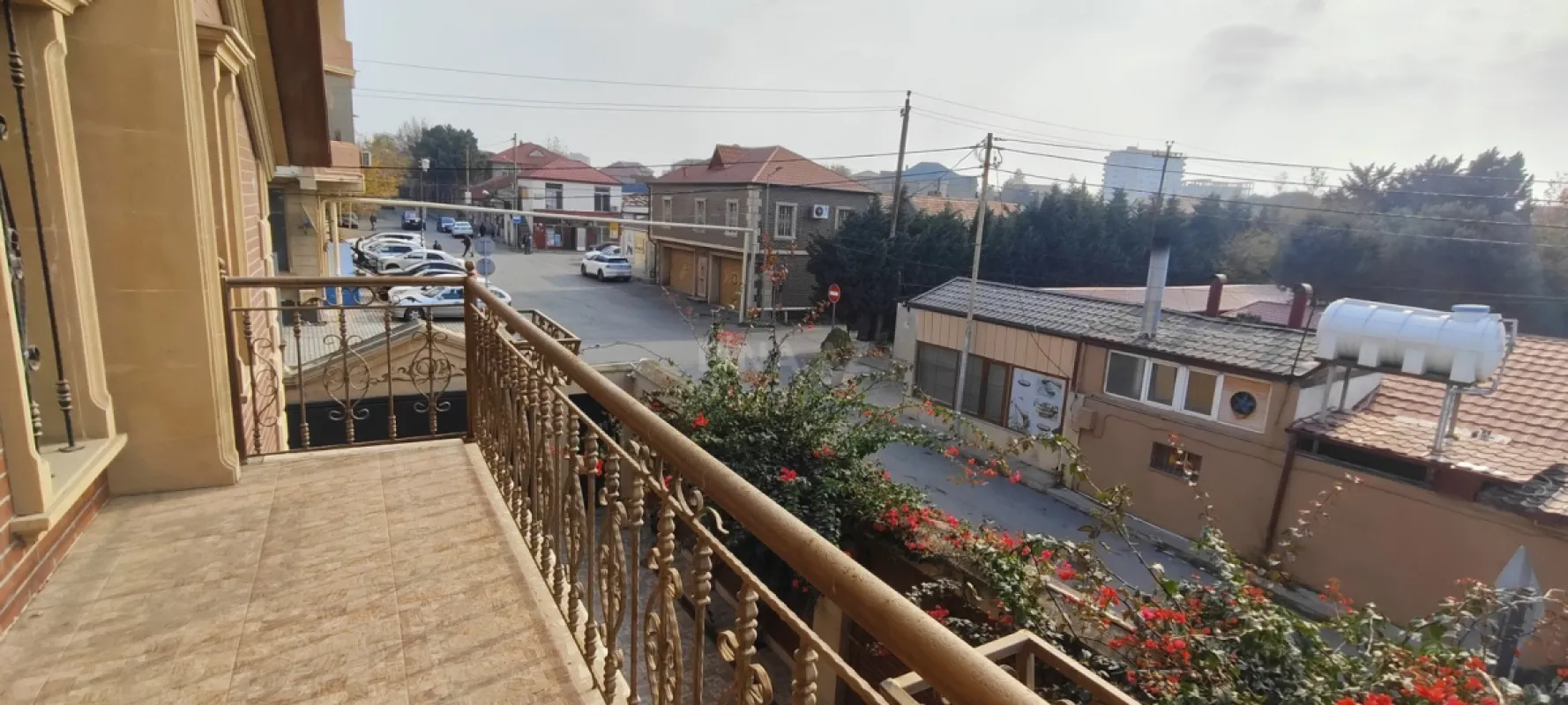 Kirayə verilir 6 otaqlı həyət evi 250 m²