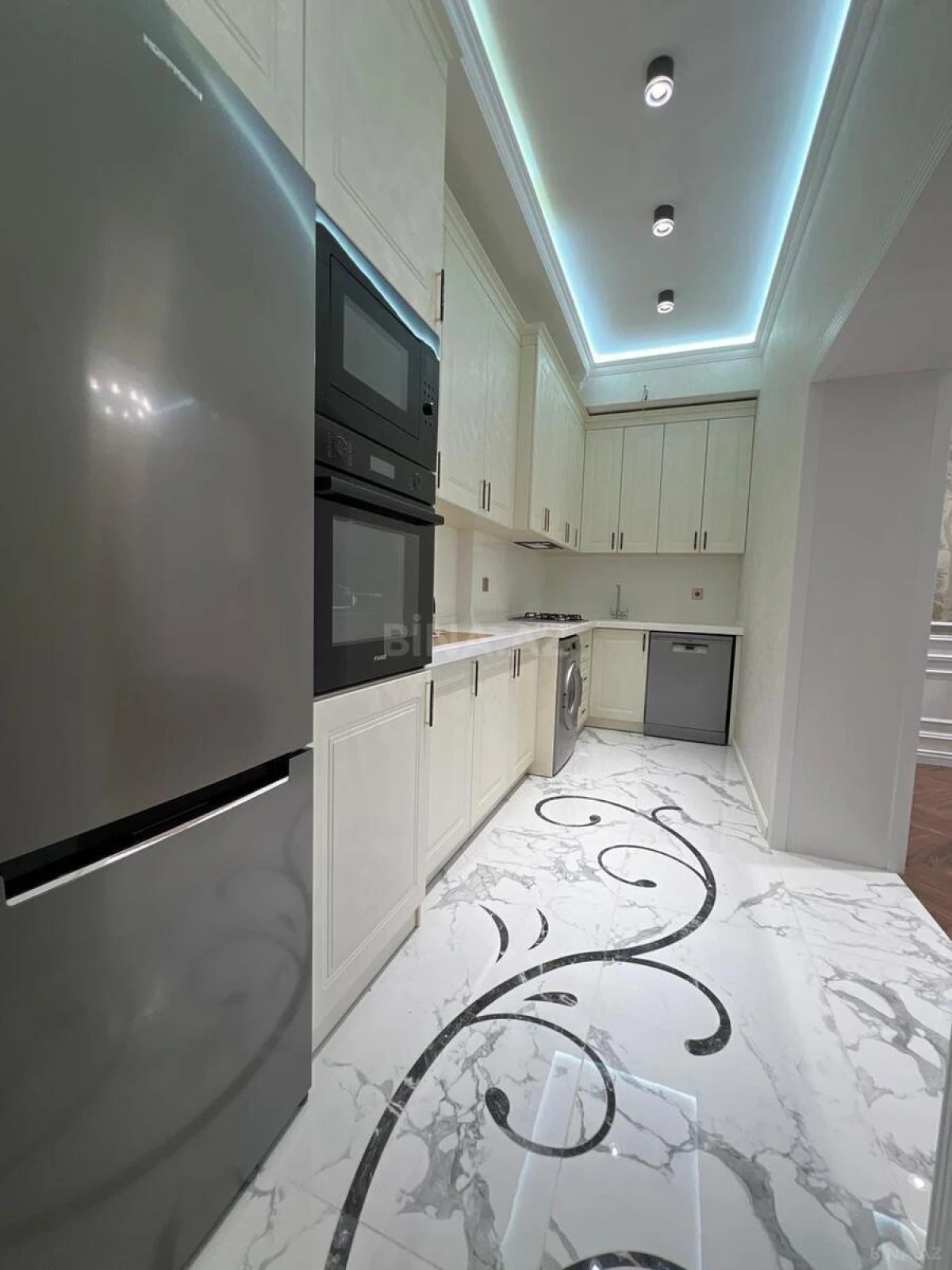 Satılır 3 otaqlı mənzil 98.8 m²