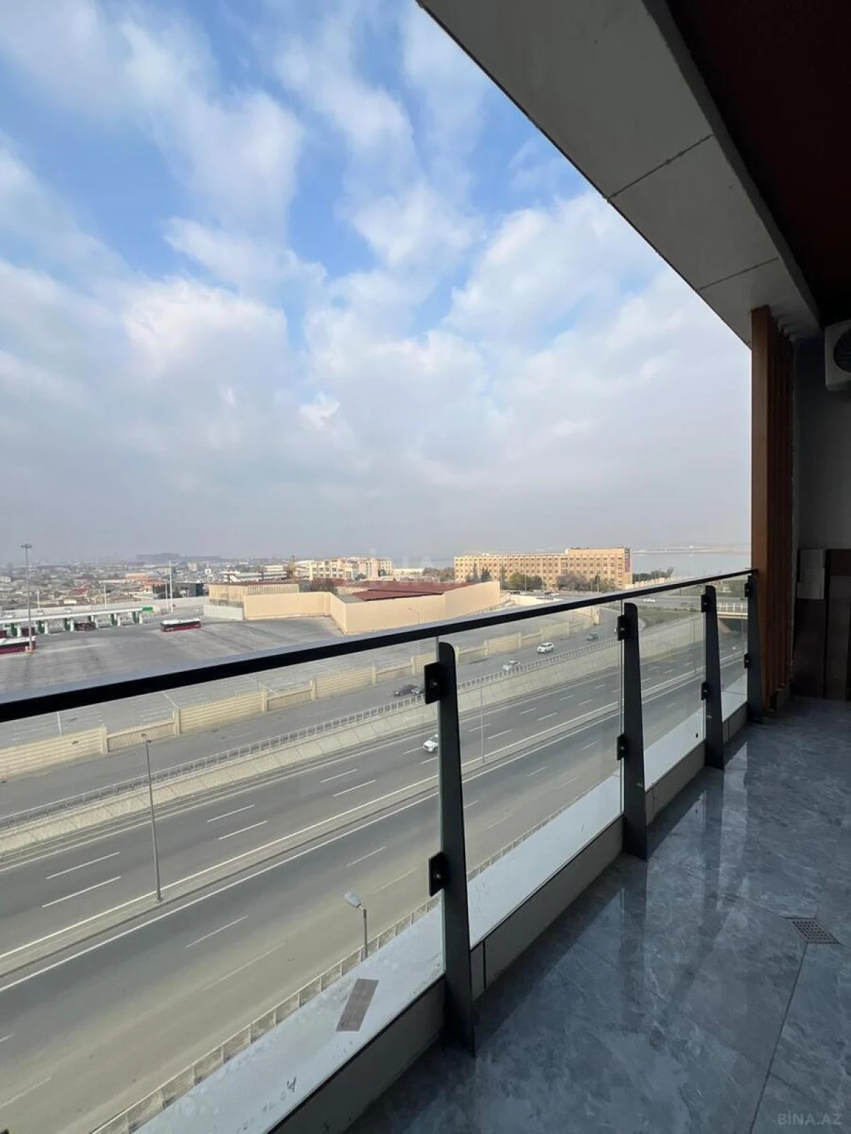 Satılır 3 otaqlı mənzil 98.8 m²