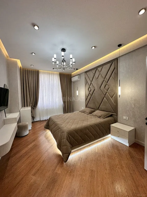 Satılır 4 otaqlı mənzil 150 m²