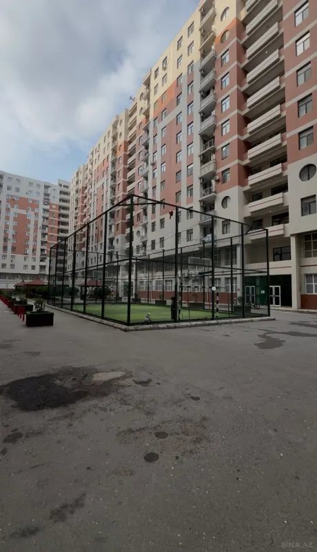 Satılır 4 otaqlı mənzil 150 m²