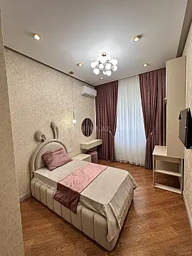 Satılır 4 otaqlı mənzil 150 m²