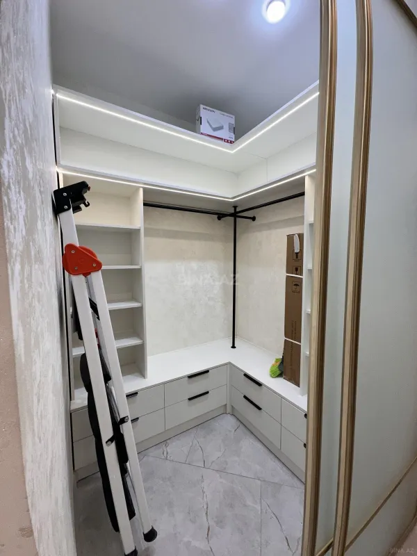 Satılır 4 otaqlı mənzil 150 m²