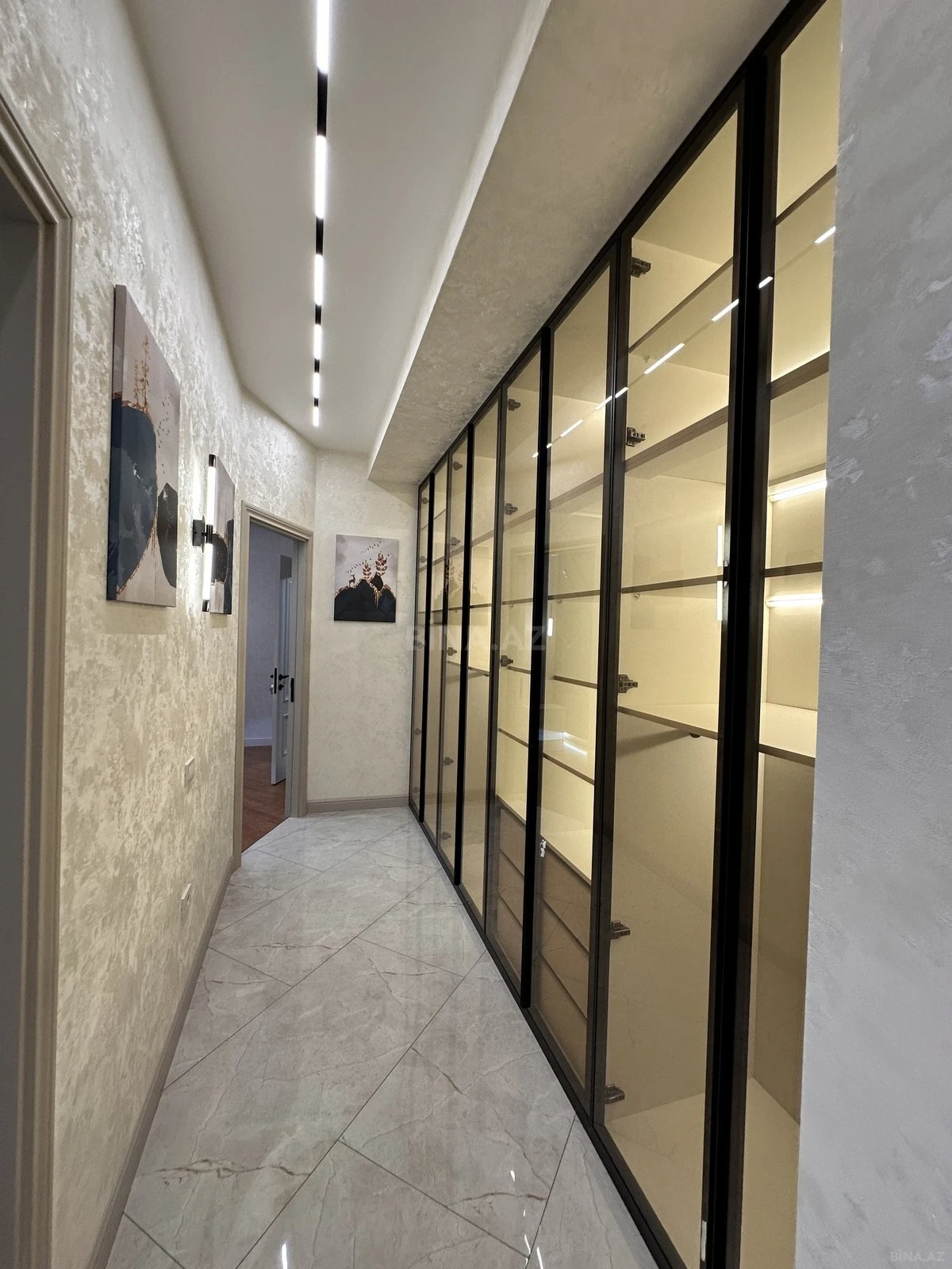 Satılır 4 otaqlı mənzil 150 m²