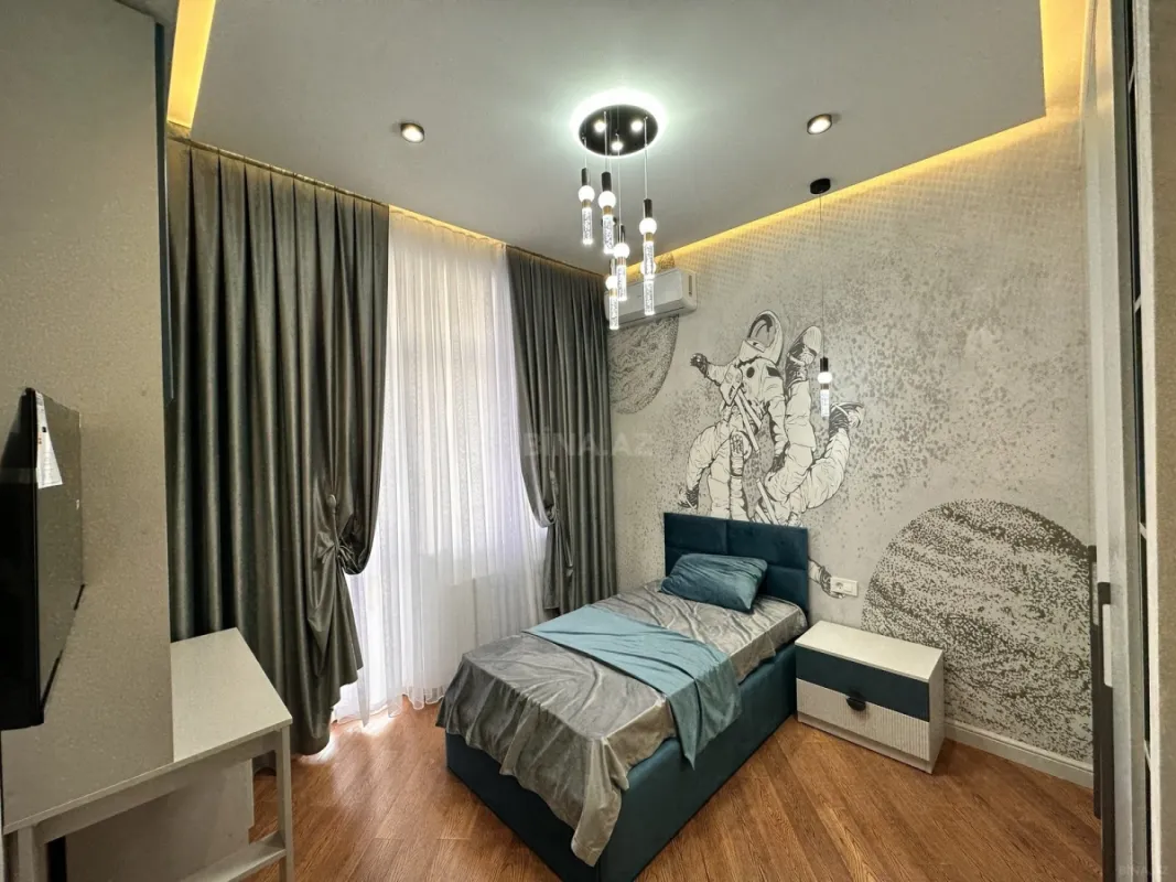Satılır 4 otaqlı mənzil 150 m²